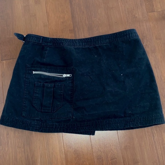 LITTLE BLACK SKIRT WITH FLORAL DETAILING!!! - Picture 3 of 4